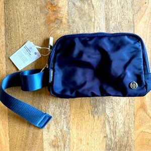 Lululemon Everywhere Belt Bag 2L